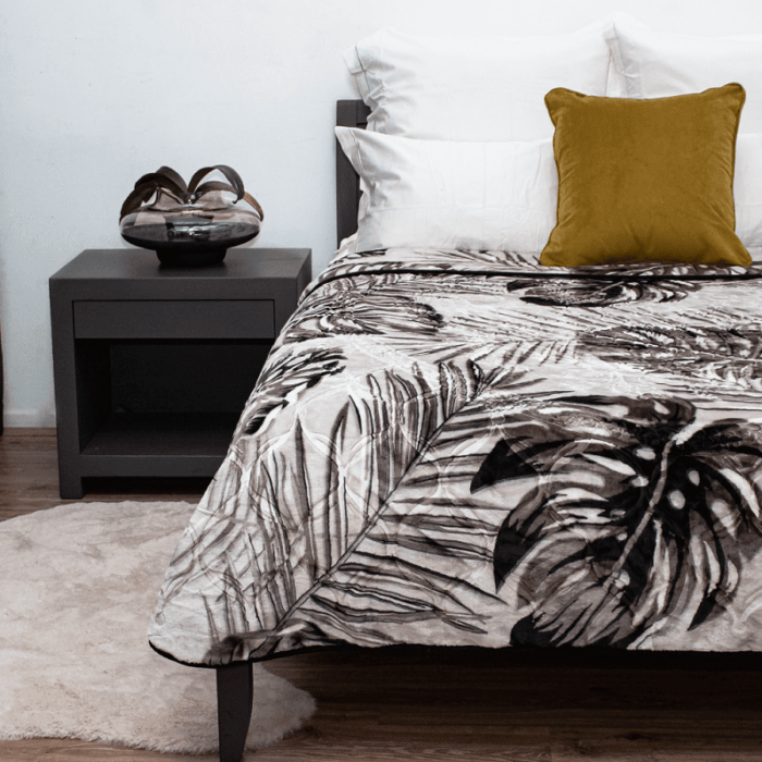 Sesli_Image-fixs__0028_P9140188 Casablanket Faux Mink Blanket